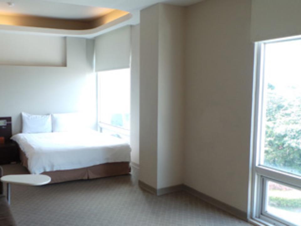 Empire Pacific Castle Hotel Yangmei Exterior foto